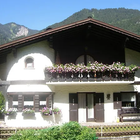 Haus Ebner 公寓 *